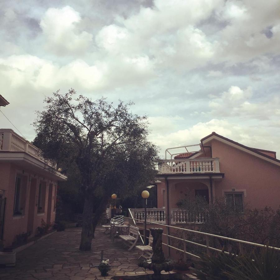 Residence Hotel Edy Imperia Kültér fotó